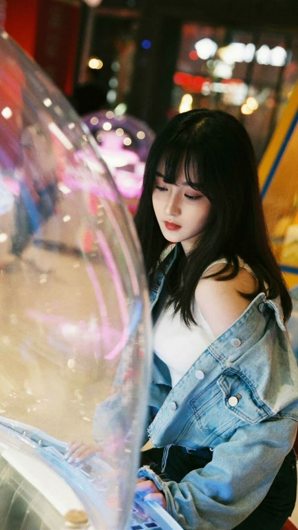 一台大型挖掘机大概多少钱（一台挖掘机一天能挣多少钱）